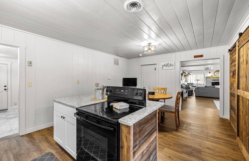 Riggins Casa | Farmhouse on Main - historic home in the heart of Riggins