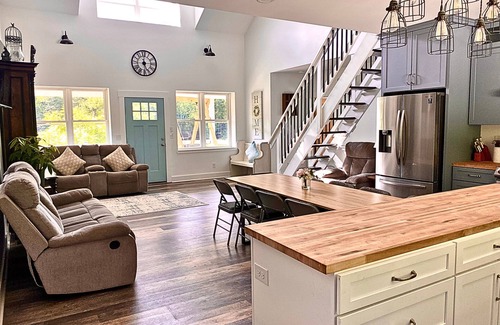 Hickman Otro | Farmhouse, Pickleball Court, Bamboo Maze, and Creek Stomping on 27 Acres