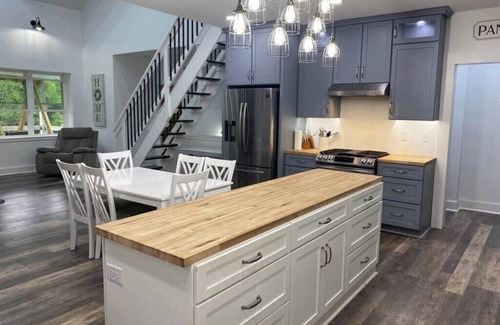 Hickman Otro | Farmhouse, Pickleball Court, Bamboo Maze, and Creek Stomping on 27 Acres