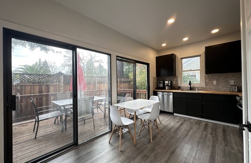 St. Helena Casa | Farmhouse Retreat Downtown Saint Helena