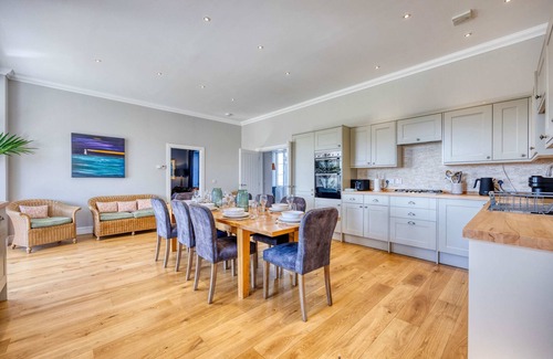 Bishopton Casa | Farmhouse Retreat with Large Hot Tub