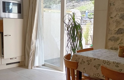 Barret-sur-Meouge Casa | Farmhouse with swimming pool and river nearby