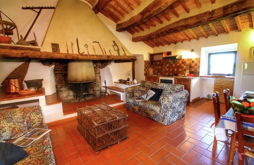 Castiglione d'Orcia Casa | Farmhouse With Pool, Views