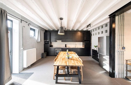 Heers Casa | Casa rural con jardín y bienestar