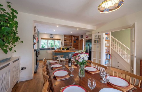 Totnes Casa | Farmhouse with Garden & Countryside Views