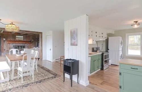 Johnson Casa | Farmhouse with Mountain Views Near Stowe/Smuggs