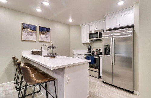 Fontana Apartamento | Fast WiFi and Free Parking Cozy Fontana Apartment