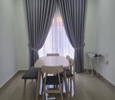 Pekan Casa | Fawiq Homestay