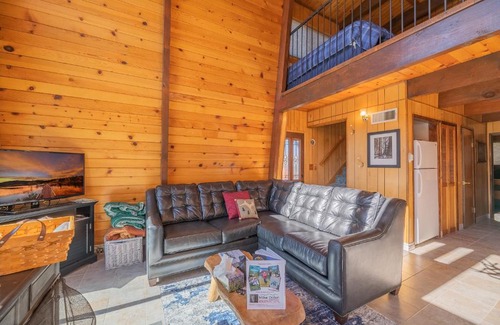 Fawnskin Casa | Fawnskin Family Cabin - Nicely decorated cabin with a lake view and a Foosball Table!