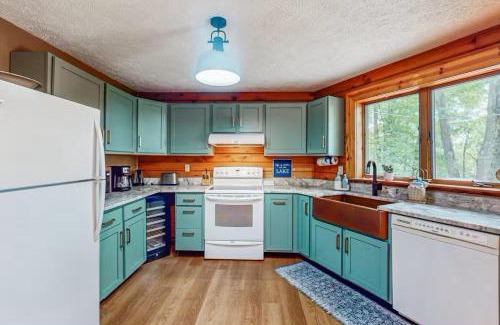 Swanton Casa | Federal Workers Save Cozy Log Cabin Near Lake