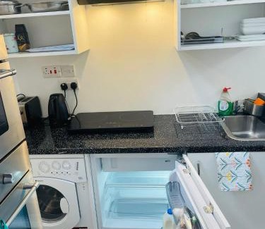 Oldbury Apartamento | Femros Cosy one bed apt,12mins to Birmingham city ctr