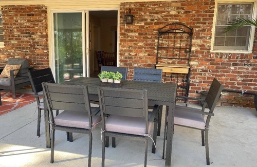Savannah Casa | Fenced Yard for Dogs - 15 mins to Downtown