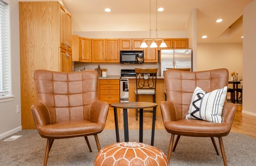 Fargo Casa | Fenced Yard I King I Grill I Pack 'n Play I 75" TV