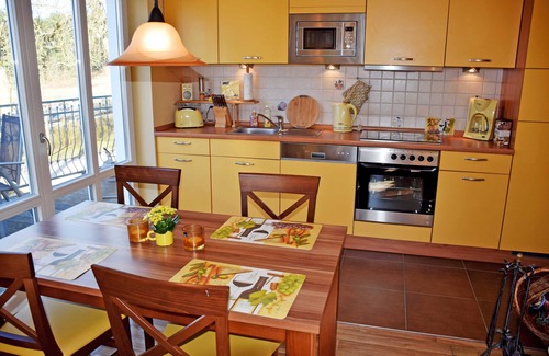 Rugen Island Apartamento | Ferienappartement Sonnenstrahl con sauna y balcón: apartamentos señoriales con chimenea, sauna y