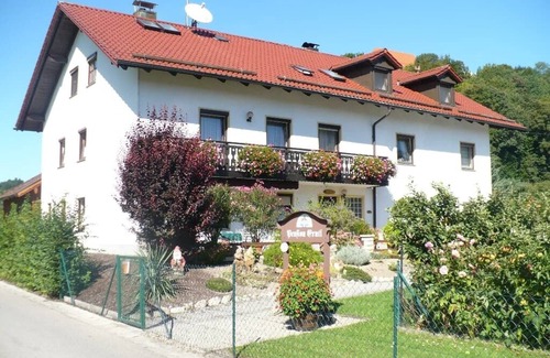 Bad Griesbach im Rottal Apartamento | Casa de vacaciones en el triángulo del spa (35 m2) con vista al campo.