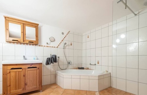 Breitenberg Apartamento | Casa de vacaciones en 80sqm. Masajes, sauna y jacuzzi bajo petición.