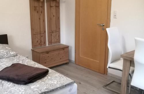 Deuerling Apartamento | Ferienhaus am Bach mit großem Garten