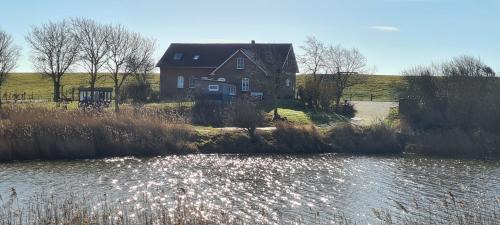 Emmelsbuell-Horsbuell Apartamento | Ferienhaus Hemenswarft direkt an der Nordsee mit Meerblick