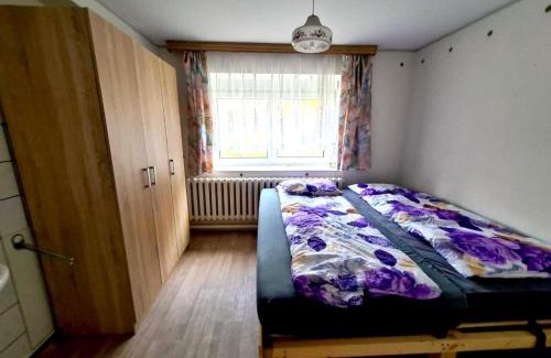 Baerenstein Casa | Ferienhaus in Bärenstein bei grünen Hügeln