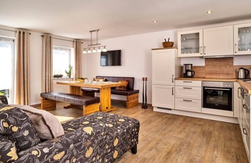 Schoellnach Apartamento | Casa vacacional con amplia terraza y vista despejada.