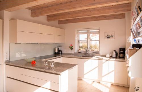 Rosenhagen Casa | Ferienhaus " Strand 22 " an der Ostsee, Sauna, Dachterrasse, free W-LAN by SEASIDE
