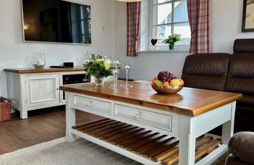 Rosenhagen Casa | Ferienhaus " To Huus " an der Ostsee, Sauna, Kamin, Strandkorb, free-W-LAN - SEASIDE -
