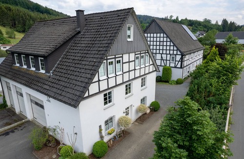 Eslohe Apartamento | Ferienhaus Weitblick, 170 qm, 5 Schlafräume, Terrasse, Max. 10 Personen