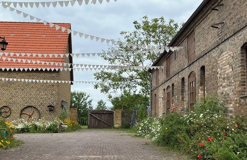 Boitzenburger Land Apartamento | Ferienhof Schmetterlingsgarten - Holiday apartment 1 "former stable" with garden