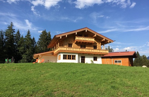 Schoenau am Koenigssee Apartamento | Apartamento Restenlehen para 2-5 pers., 2 bebidas. Dormitorio con balcón