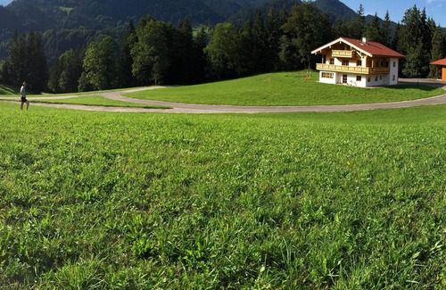 Schoenau am Koenigssee Apartamento | Apartamento Restenlehen para 2-5 pers., 2 bebidas. Dormitorio con balcón