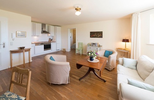 Grubnow Apartamento | Ferienwohnung 1 direkt am Wasser im Gut Grubnow Rügen