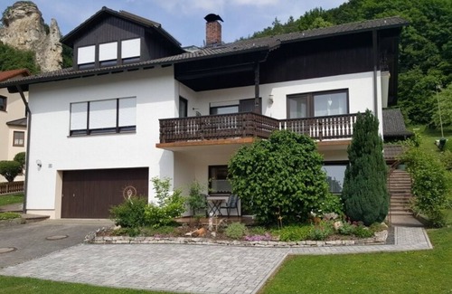 Riedenburg Apartamento | Ferienwohnung für bis zu 4 Personen mit Möblierter Sonnenterrasse