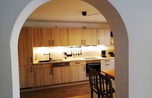 Siegsdorf Apartamento | Ferienwohnung 100qm, Balkon, 2 Schlafzimmer, Wohnzimmer, Badewanne, Bergblick, Wlan, max 4 Pers