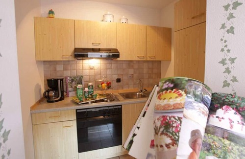 Anger Apartamento | Apartamento 2 Untersberg, 40 metros cuadrados OG, 1 dormitorio, sala de estar w. Rincón cocina, ducha / WC, balcón, TV vía satélite, Wi-Fi, máx. 3 personas