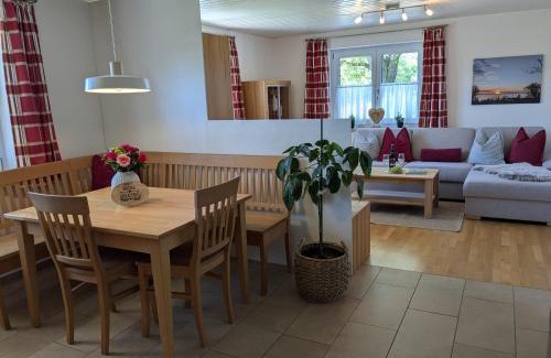 Chieming Apartamento | Ferienwohnung am Krebsbach