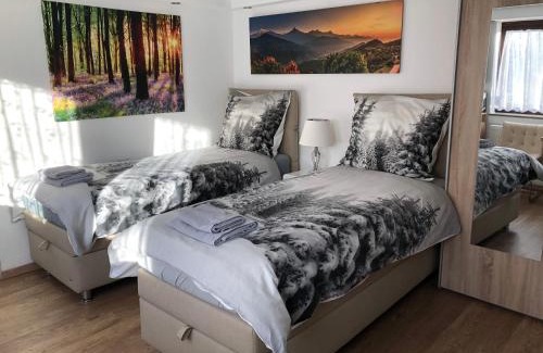 Monchevahlberg Apartamento | Ferienwohnung Apartment Dettum mit eigenem Bad, Kochnische und Wintergarten