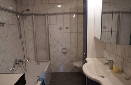 Teisendorf Apartamento | Piso superior del apartamento, para 4 personas (60 m²) 2 dormitorios, sala de estar / cocina, sala de estar, ducha / WC, balcón, lavadora