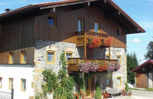Teisendorf Apartamento | Apartamento DG, 60m², 2 habitaciones separadas para 2-5 personas, ducha / WC + baño, balcón este