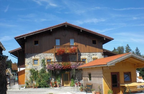 Teisendorf Apartamento | Apartamento DG, 60m², 2 habitaciones separadas para 2-5 personas, ducha / WC + baño, balcón este