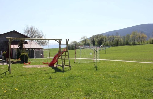 Teisendorf Apartamento | Apartamento DG, 60m², 2 habitaciones separadas para 2-5 personas, ducha / WC + baño, balcón este