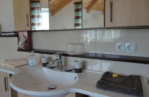 Grassau Apartamento | Ferienwohnung Enzian im Haus Schmid