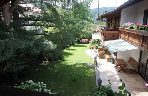 Bad Feilnbach Apartamento | Apartamento "Haus Christel", 1. OG, aproximadamente 32 m², balcón con vista a la montaña.