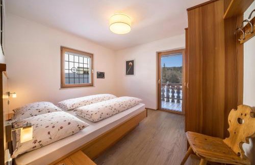 Avelengo Apartamento | Ferienwohnung Ifinger Edelweiss