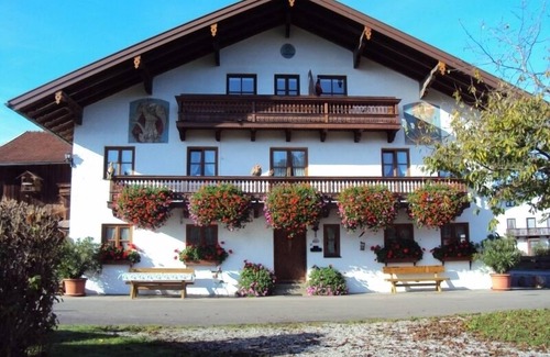 Chieming Apartamento | Ferienwohnung III im 2. Stock mit Balkon, Wohnküche, Schlafzimmer, Dusche/wc, Balkon