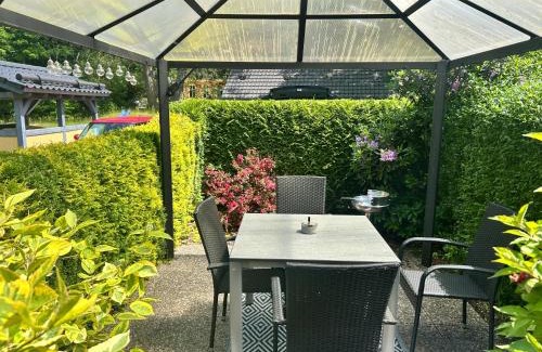 Gablenz Apartamento | Ferienwohnung im Gutshof Direkt gegenüber dem Schloss, Rhododendronpark mit Terrasse und WLAN