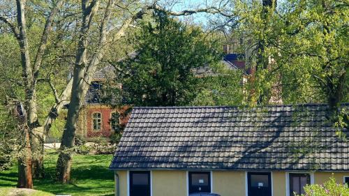 Gablenz Apartamento | Ferienwohnung im Gutshof Direkt gegenüber dem Schloss, Rhododendronpark mit Terrasse und WLAN