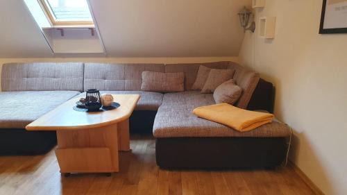 Gablenz Apartamento | Ferienwohnung im Gutshof Direkt gegenüber dem Schloss, Rhododendronpark mit Terrasse und WLAN