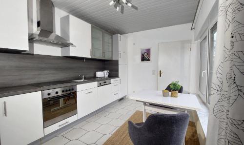 Mainz-Bingen Apartamento | Ferienwohnung Märchenhain mit 2 Bädern und Rheinblick