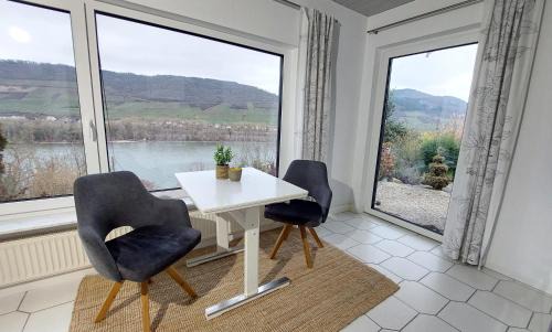 Mainz-Bingen Apartamento | Ferienwohnung Märchenhain mit 2 Bädern und Rheinblick
