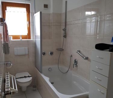 Bergisch Gladbach Apartamento | Ferienwohnung, Monteurwohnung "Strunde"